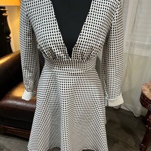 Chic Black and White Grid Pattern Long Sleeve Dress